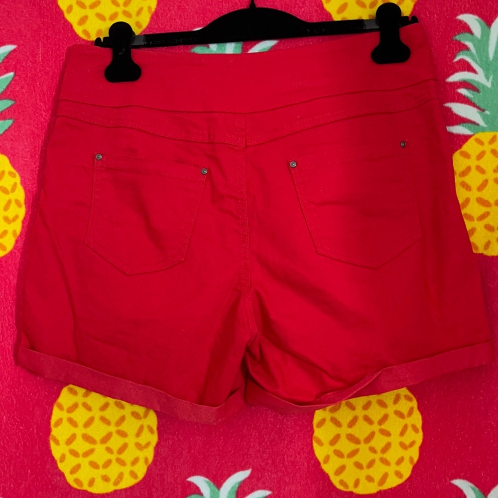 Sz 8 Red pull-on shorts
